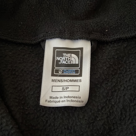 The North Face 1/4 Zip Sweater - Picture 4 of 5